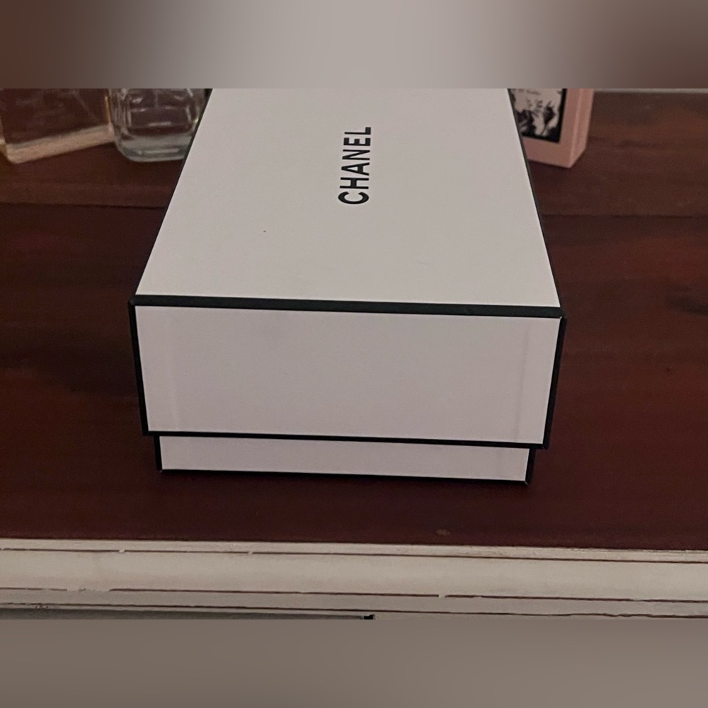 Chanel Box - Picture 3 of 5